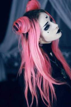 skelanimals:  Like a goth Sailor Moon…Hair Goals!