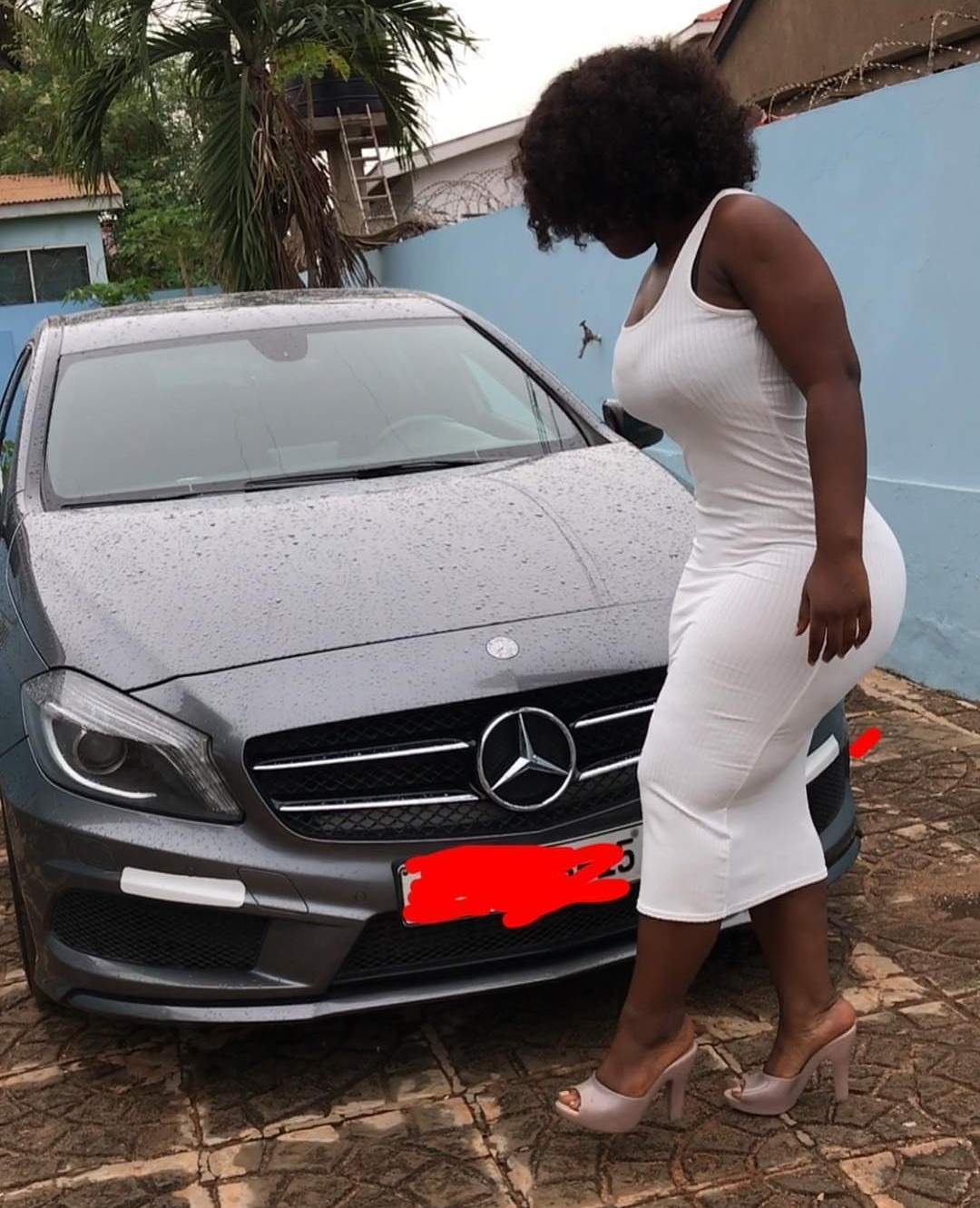 kingjazziedad:  DeliciouslySexy . Curvy. BootiDelicious     Ms AbidiBroni 💜 💜