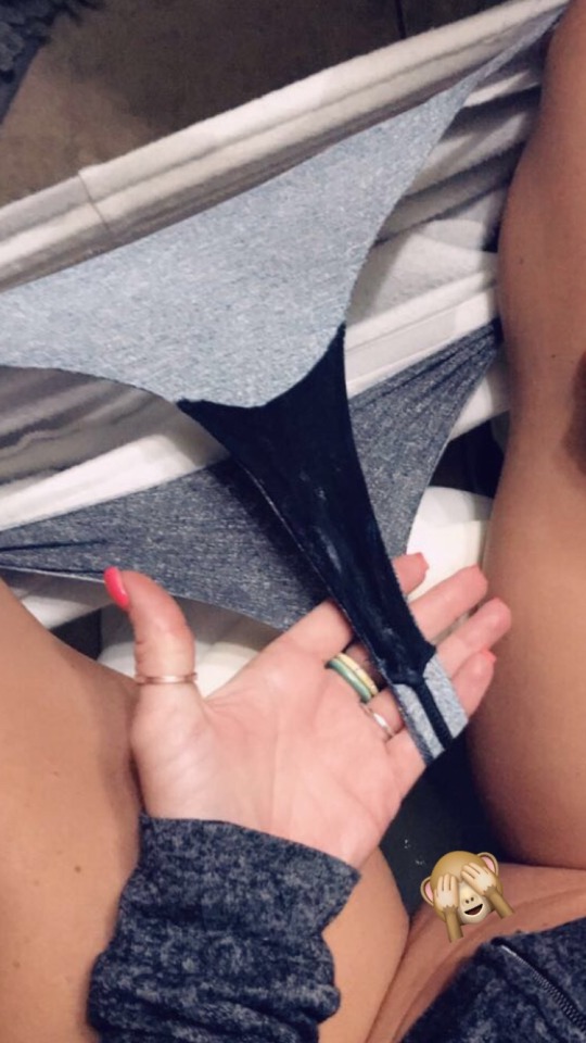 ur-girl-amber:My pussy gets soooo horny it