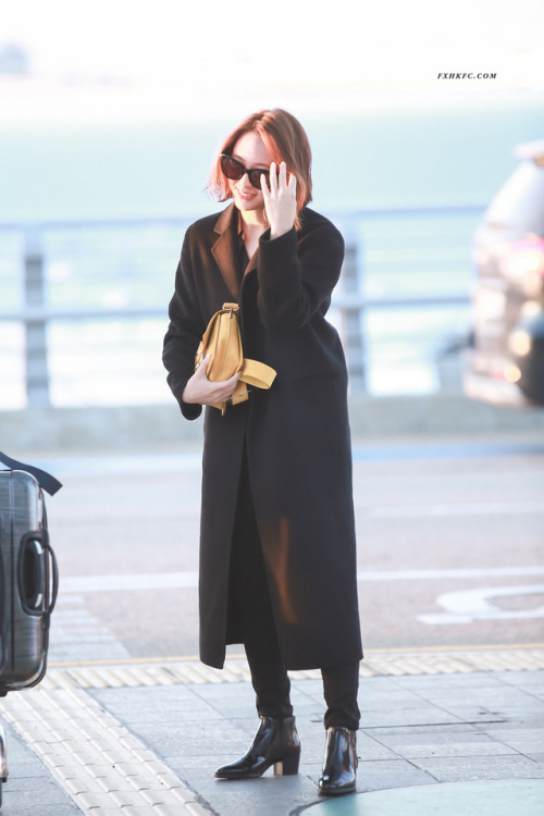 171019 Krystal @ Incheon Airport。(via FXHKFC)