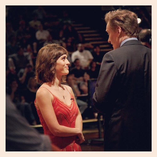 teamcoco:#LizzyCaplan and #Conan chat during commercial break. #MastersOfSex (at Warner Bros Stage 1