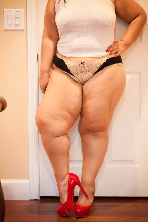 hipsncurvesplus - hipsncurvesplus - Can you tell I love my red...