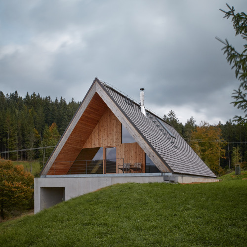 Good wood - So this is what minimalist chalet-life looks like in the Czech mountains, pretty darn ti