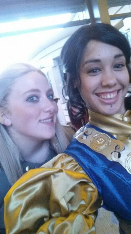 sunnyxstars:Post-Panel Dragon Age selfies! Our Dungeons and Dragon Age panel was super successful, w