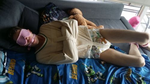 thatlittlemaverick:Daddy said that he needed some peace and quiet so he could study this weekend, so