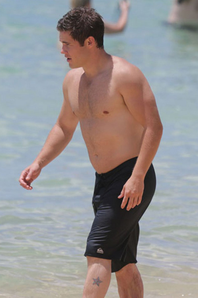 shirtlessmalecelebs:  Adam DeVine