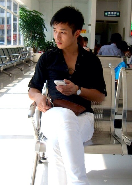 mantop106910:  中國長相帥氣屌又直挺的 Money Boy   