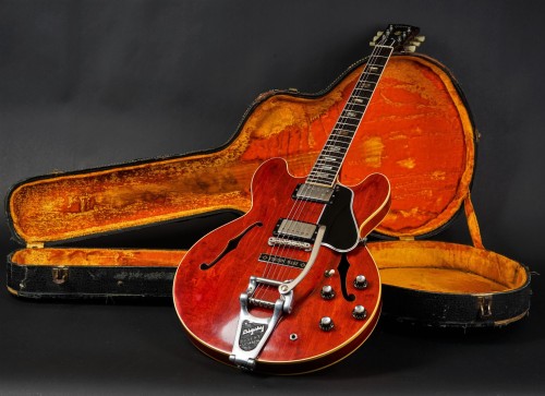  1962 GIBSON ES-335 TD from: https://guitarpoint.de/de/electric/gibson/1962-gibson-es-335-td-cherry-