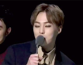 irpsychotic:  Finally every single one them managed to give their award speech (courtesy of Suho basically dragging all of them) 