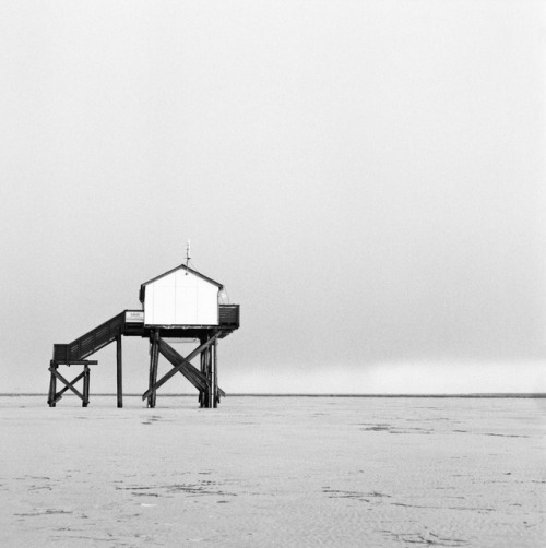 goingupthedownstair:Böhl, Sankt Peter Ording by goingupthedownstair.tumblr.comDaily original ph