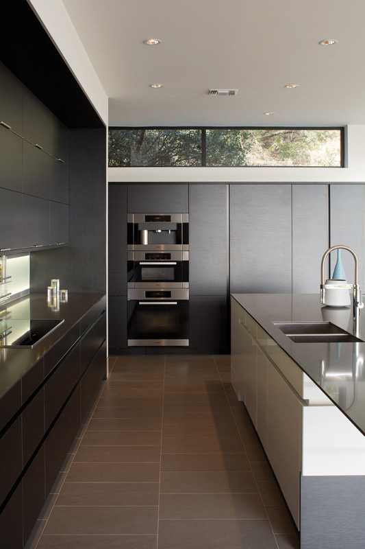 classy-captain:  Leicht kitchen, photograph by Paul Bardagjy 