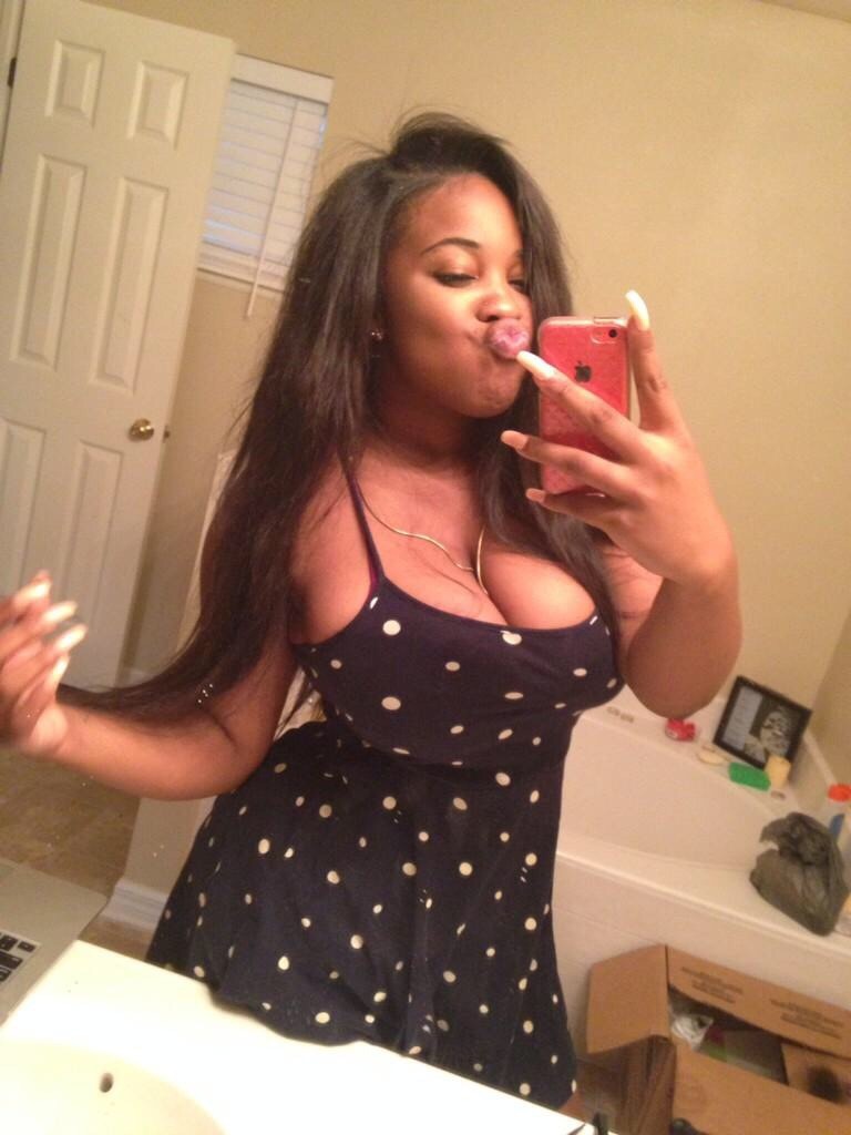 illyspov:  Damn. Think I may have found my Twitter crush.  Twitter: @Aalexxxis_