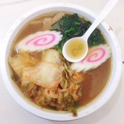 shortelf:Lunch at SFO = kimchee ramen   lychee