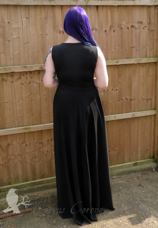corvuscoronefashion-photography:  haus-of-grotesque:  Black jersey summer dresses,