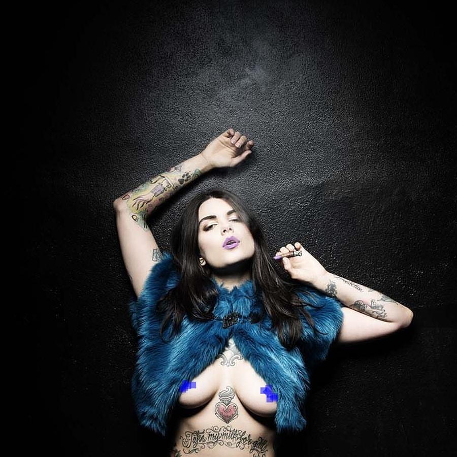 Ultima suicide nude