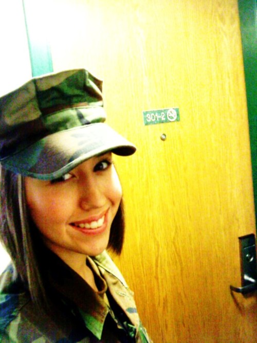 goldenboi808:  Nice military chick! Them horny ones