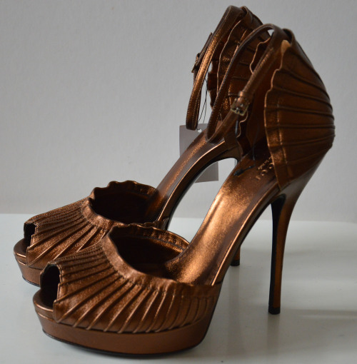 GUCCI Taryn S/S 2012 Gold Plissé-Leather Sandals Shop HERE