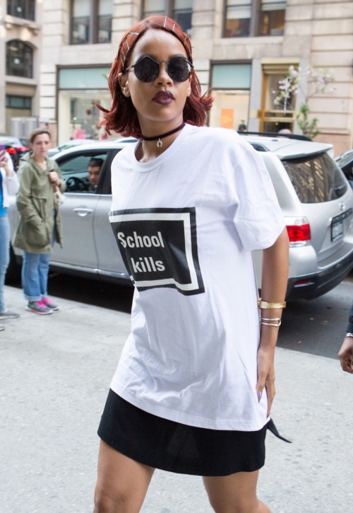 Porn photo fuckyeahrihanna:  Rihanna was seen heading