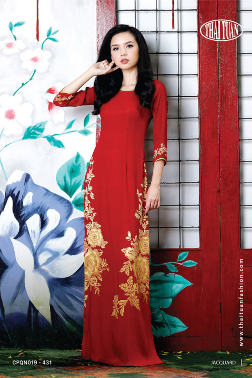 Vietnamese ao dai by Thai Tuan (click to enlarge)