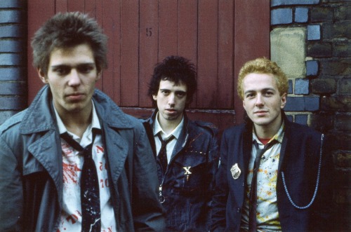 superblackmarket:  The Clash photographed by Sheila Rock, 1976 