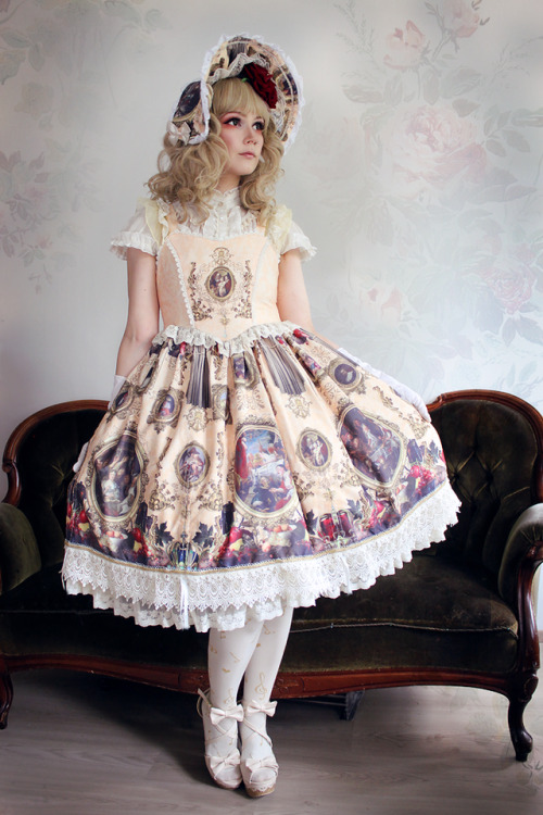 sasetar: Fancy day with my new fancy sofa and new fancy Magic Night in Museum outfit ♥  