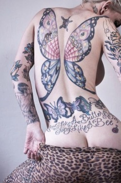 tattoed-babes:  inked babe http://tats-and-lingerie.blogspot.com