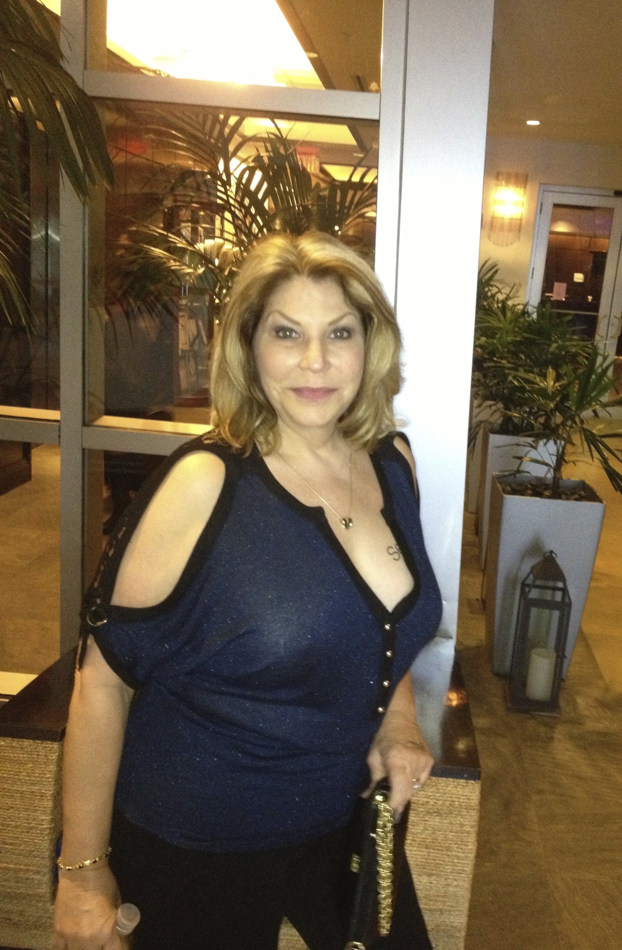 Who doesn’t love pokies! Who doesnt love this lady very sexy.  The pokies the lips