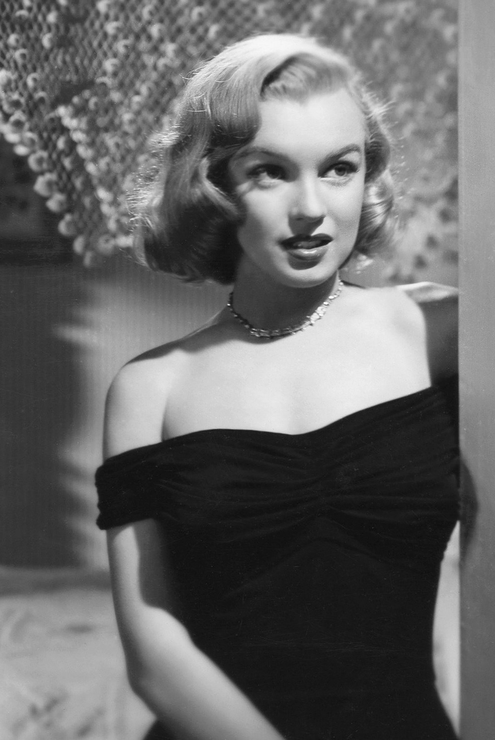 wehadfacesthen:    jeannecrains:   Marilyn Monroe in The Asphalt Jungle  (John Huston,