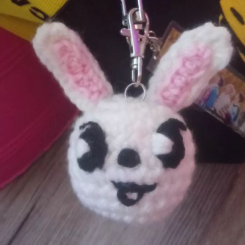 Crochet keychain of SKZOO Leebit!!! Also happy late 4th anniversary to Stray Kids! My life is 200% b