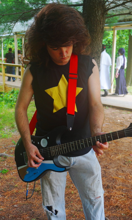 ruyeka: strayt-shot: Young Mr. Universe rocking out at animeNEXT 2015cosplaymutt/askmruniverse SON