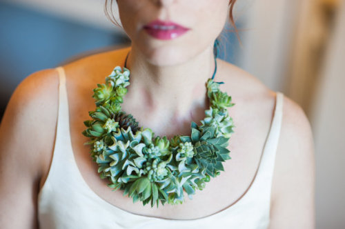 staceythinx:  Living succulent jewelry from the Passionflower Living Jewelry store on Etsy. About the jewelry:  [The pieces are] made entirely of succulents and plant material. Each is a unique work, using the best succulent florets available. Wear the