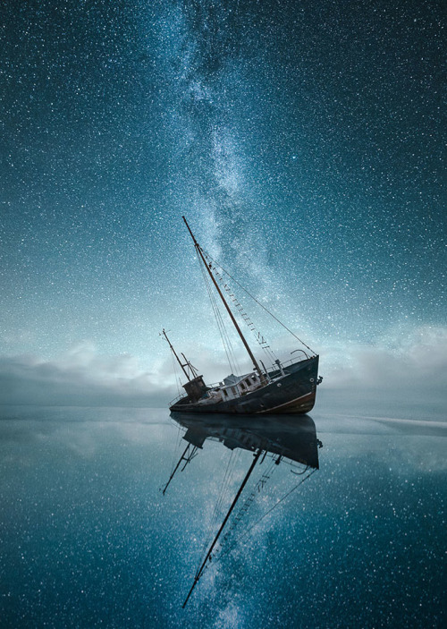 opticxllyaroused: Finnish Photographer Captures The Most Otherworldly Night Pictures More info: mikk