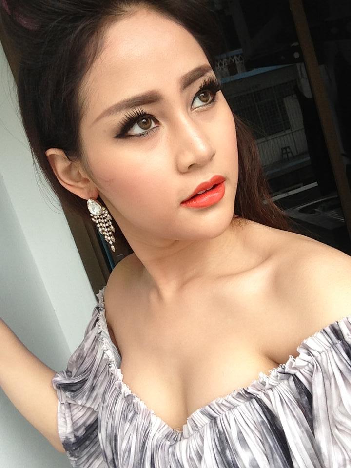 world-of-goddesses:  Chakkarin Singhannuta https://www.facebook.com/sexyqueenbynamkleng?hc_location=stream