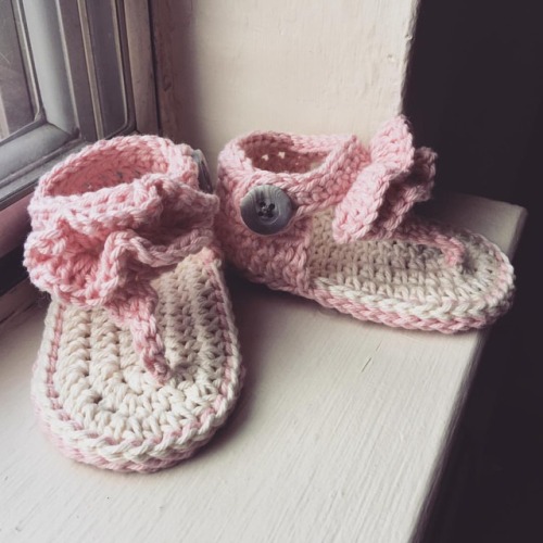 The last of the baby items! How cute are these ruffle sandals?!?! #fo #crochetersofinstagram #babysa