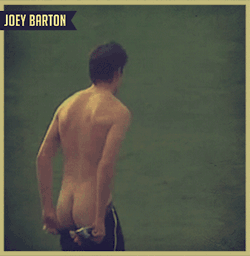 greekmenblog:  Joey Barton drops his shorts