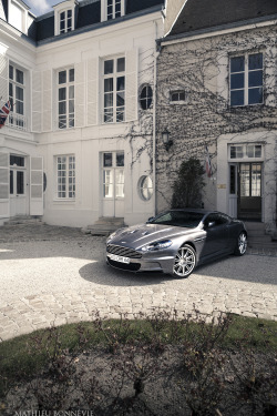 itcars:  Aston Martin DBS Image by Mathieu