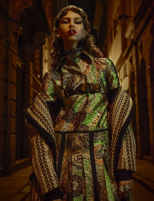 fromobscuretodemure:Lorena Maraschi by Zee Nunes for Vogue Brazil December 2016.Fashion editor: Pedr