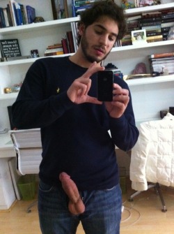 brodays:  Hot Self Pic Studs! Hundreds Of Dudes Added Daily! http://brodays.tumblr.com/