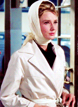 elizabetbennet:  Costume series ◆ Breakfast at Tiffany’s