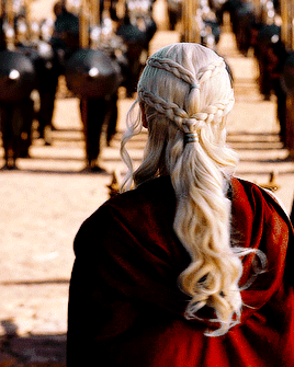 yennefervengerbergs:Daenerys wearing the Targaryen colors: [1/?]