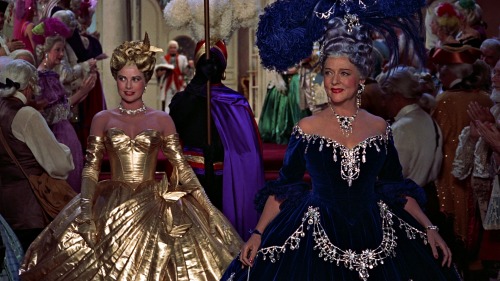 dosesofgrace:   My nerves could stand a drink. Grace Kelly and Jessie Royce Landis in To Catch A Thief (1955)  Always crazy about this dress.