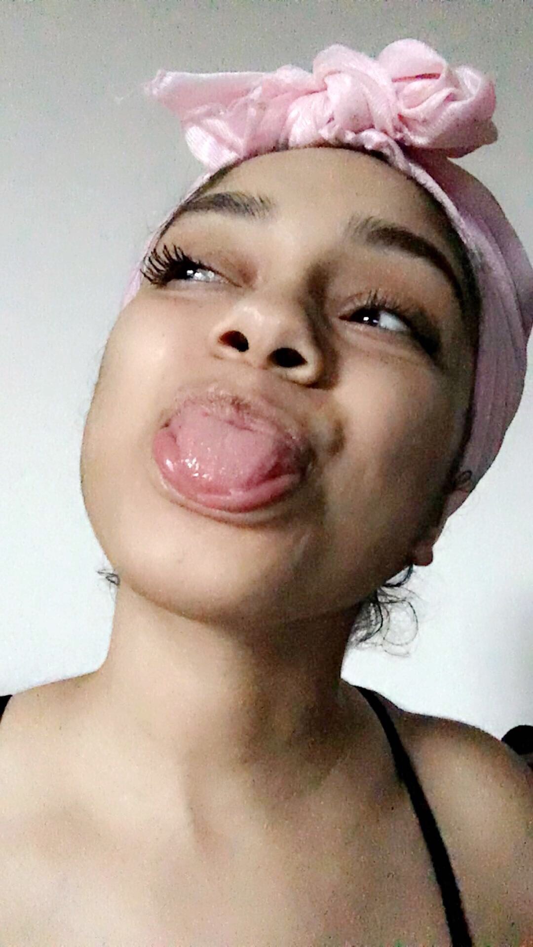 414lilj:  When mfs want you to be miserable like them but you too busy livin.  😍