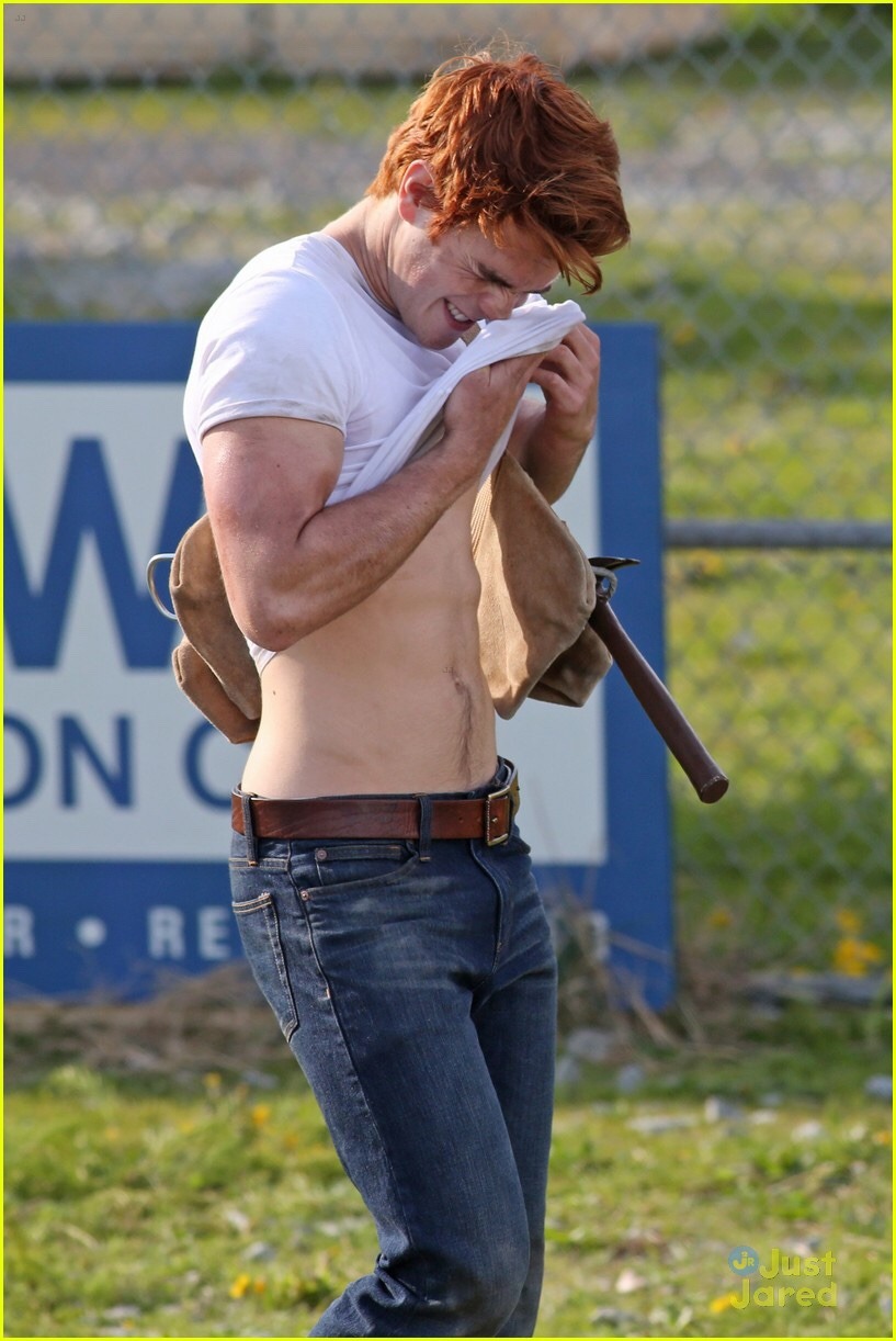 dudenathanbro:Keneti James Fitzgerald “KJ” Apa is a New Zealand actor. He is