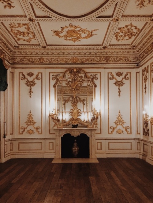 Norfolk House Panelled Room, 1748-1752. Architect, Matthew Brettingham. Victoria & Albert Museum, London 2017.
“What might this room have been used for?”