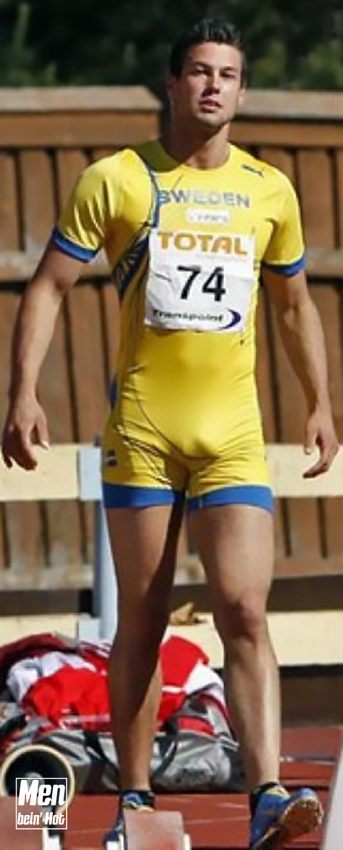 menbeinhot:  Please Visit these Sites: Men Hangin’ Out   Men Stickin’ Up 