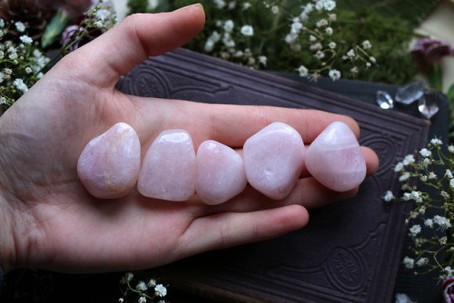 Clear quartz points, amethyst, labradorite and rose quartz pieces are now available at my Etsy 