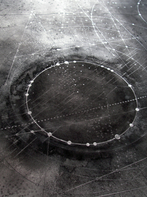turecepcja:  crossconnectmag:  London based artist - Emma McNally took her degree in English and Philosophy and as an artist is self-taught, developing a subtle drawing style which fuels the complex mark-making of her large works in graphite on paper.