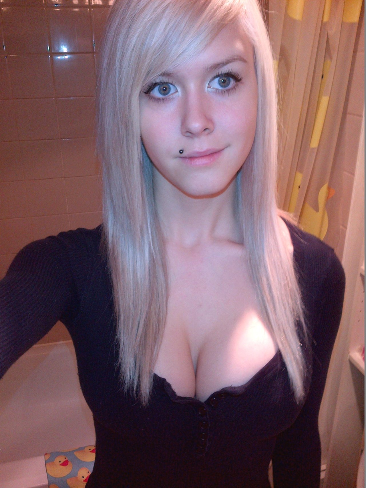 awesomeselfshots:  Blonde and Busty