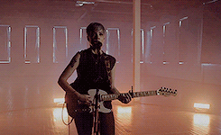 strangeslve:  @halsey: I know I’m not some hot male rockstar but if you guys wanna