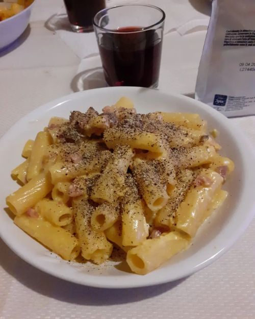 #4Febbraio2023🗓 Ieri sera da Gianni, meglio di una buona trattoria: carbonara 🍜, Nero d'Avola, un goccio poi di Jack Daniel’s e Tiramisù … 😉👍
https://www.instagram.com/p/CoPBcghNzPq/?igshid=NGJjMDIxMWI=